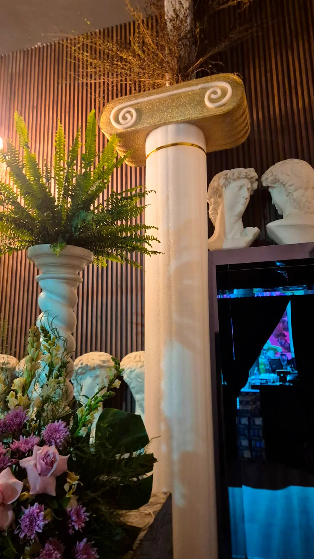 Detalle de columnas decorativas estilo griego evento Babel, Kayola Escenografías Guadalajara México