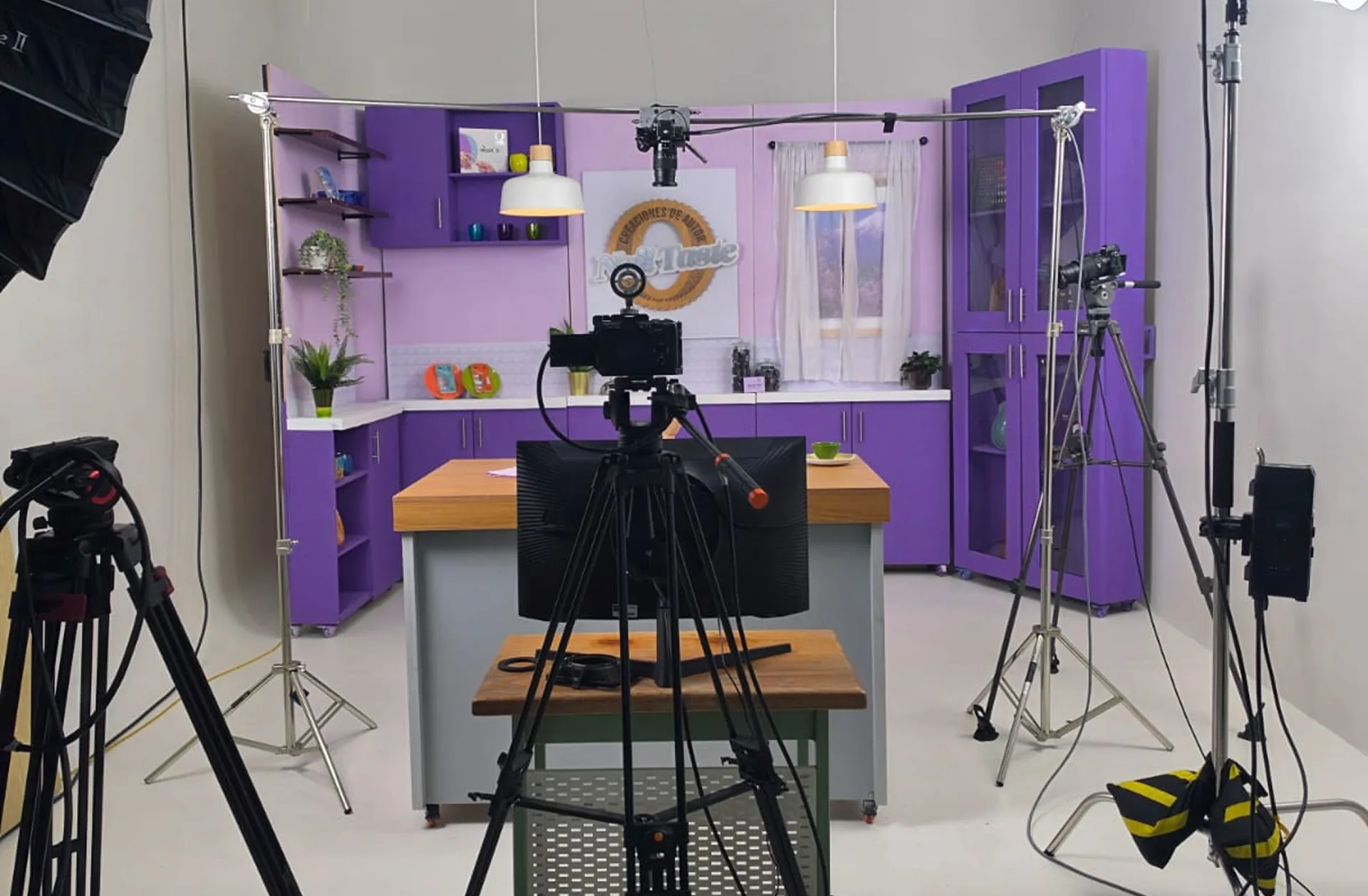 Vista completa set de cocina escenográfico Organic Nails, Kayola Escenografías Guadalajara
