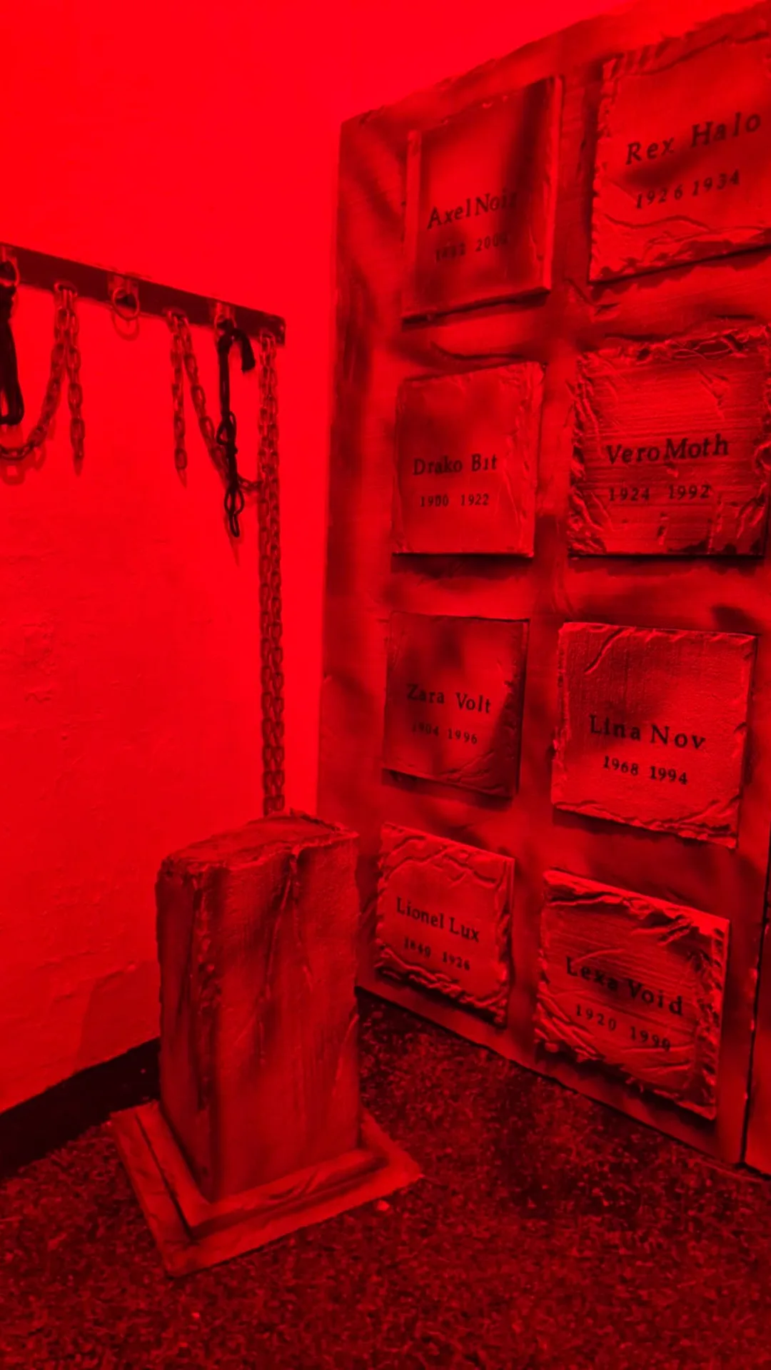 Detalle decorativo atmósfera oscura Halloween evento Babel, Kayola Escenografías Guadalajara México