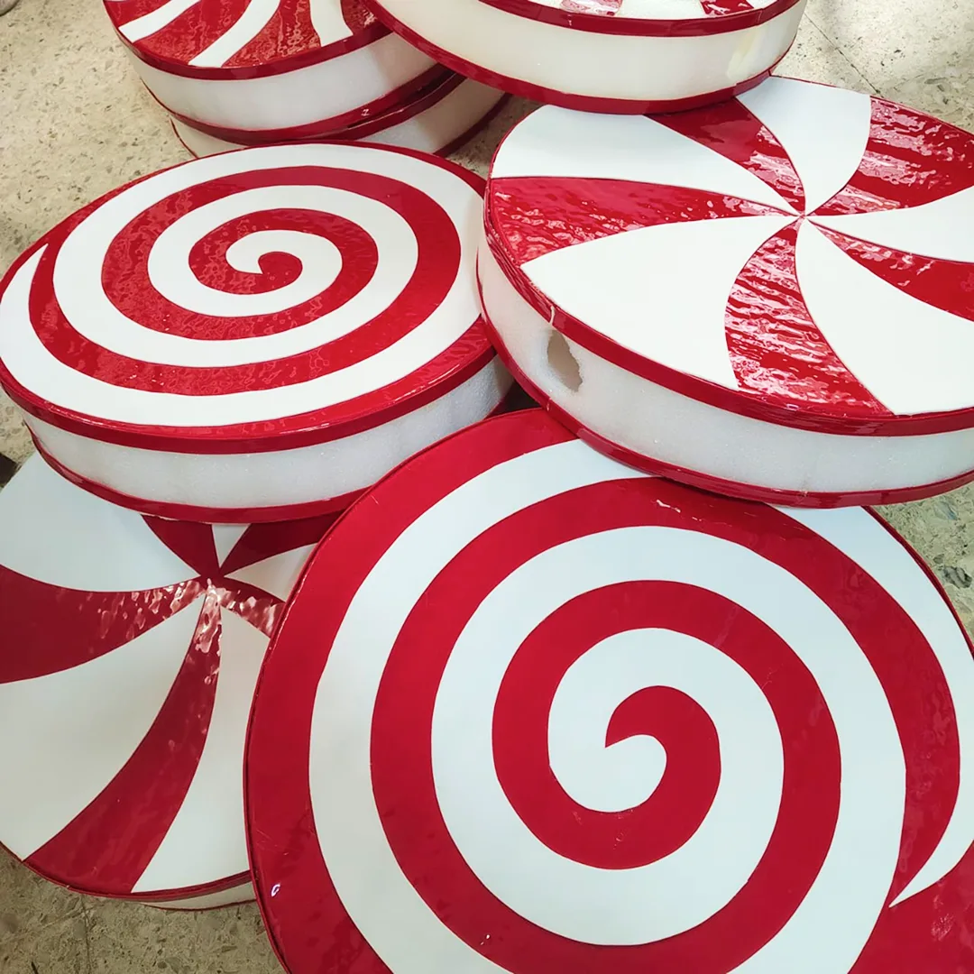 Detalle festivo paletas y elementos escenográficos navideños, Kayola Escenografías Guadalajara