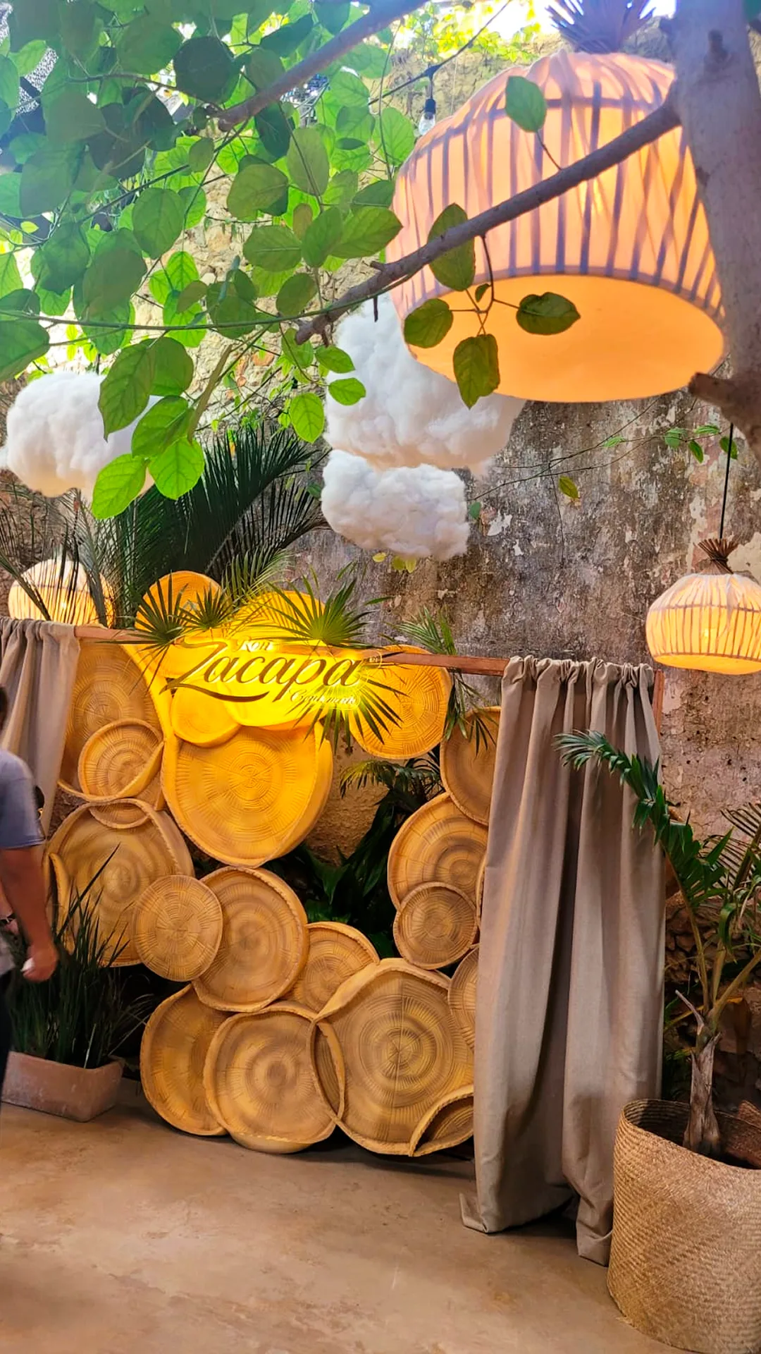 Detalle decorativo elegante evento de marca Zacapa, Kayola Escenografías Guadalajara México